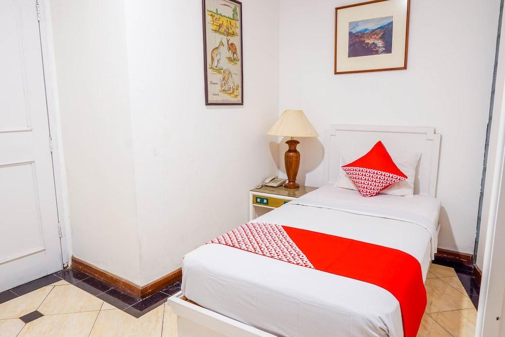 Hotel Utari Dago Bandung Buitenkant foto