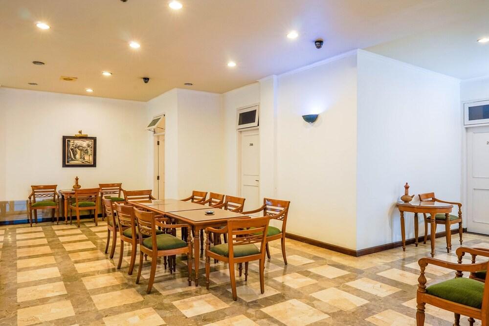 Hotel Utari Dago Bandung Buitenkant foto