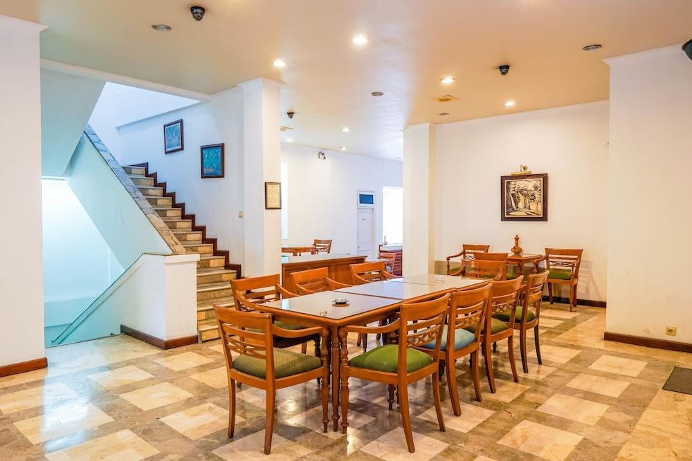 Hotel Utari Dago Bandung Buitenkant foto