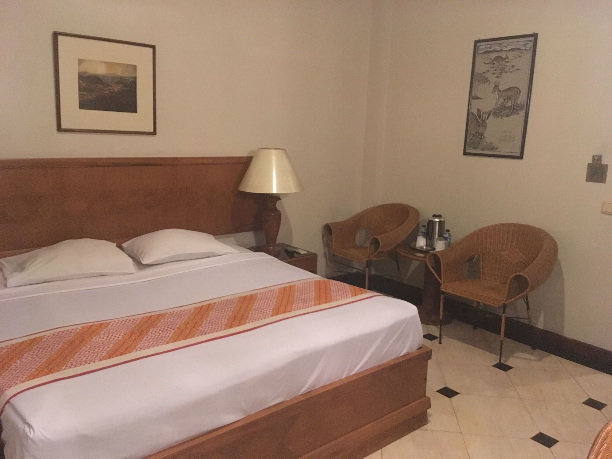 Hotel Utari Dago Bandung Buitenkant foto