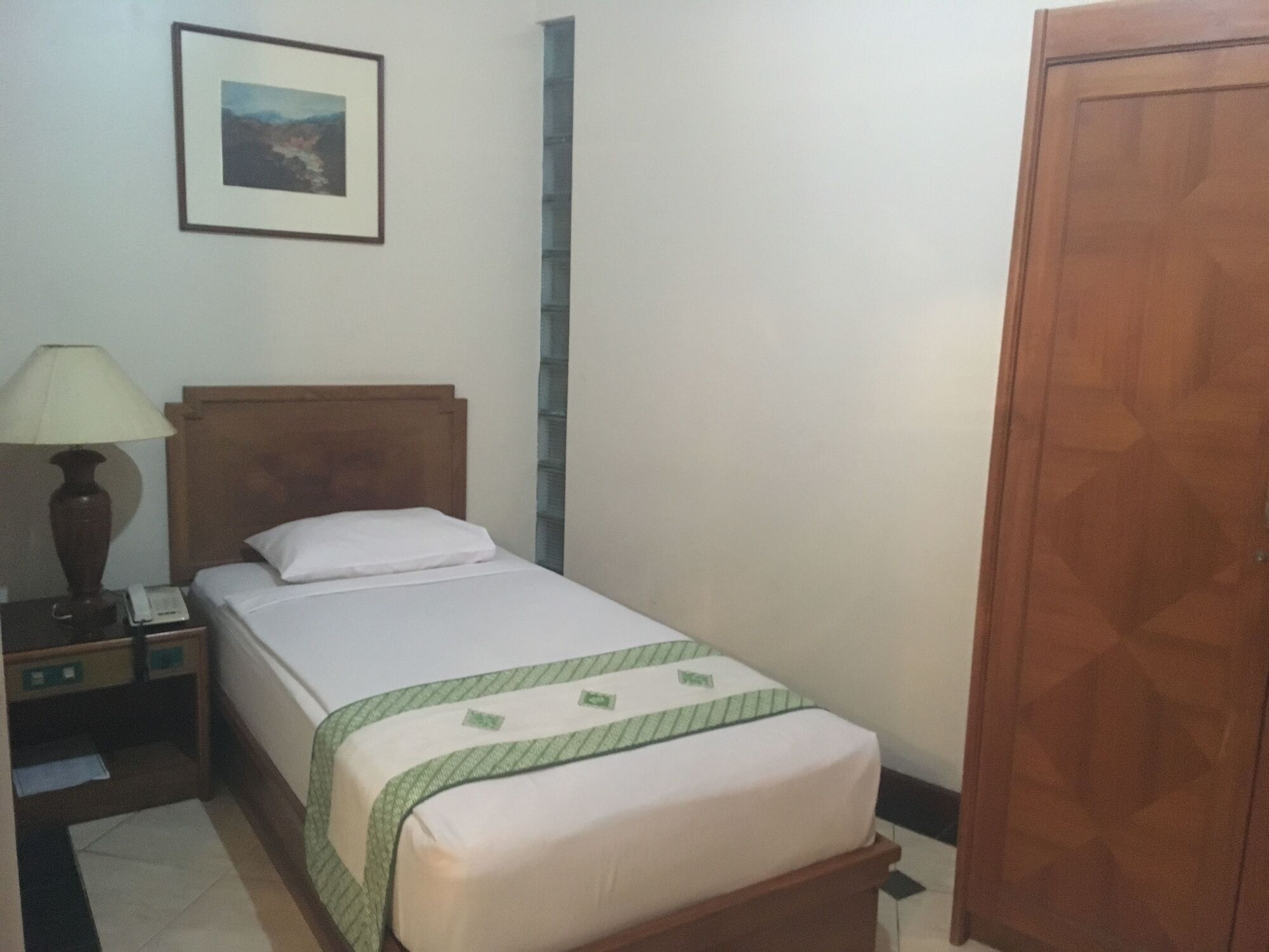 Hotel Utari Dago Bandung Buitenkant foto
