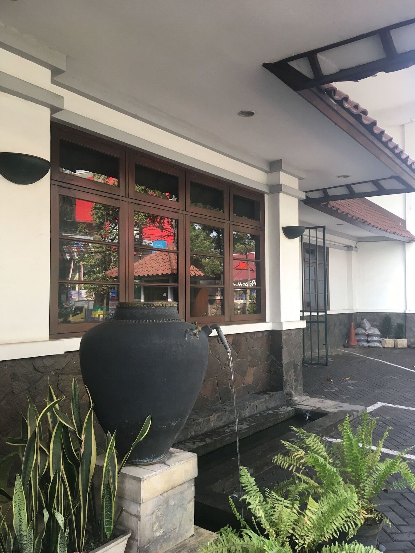 Hotel Utari Dago Bandung Buitenkant foto