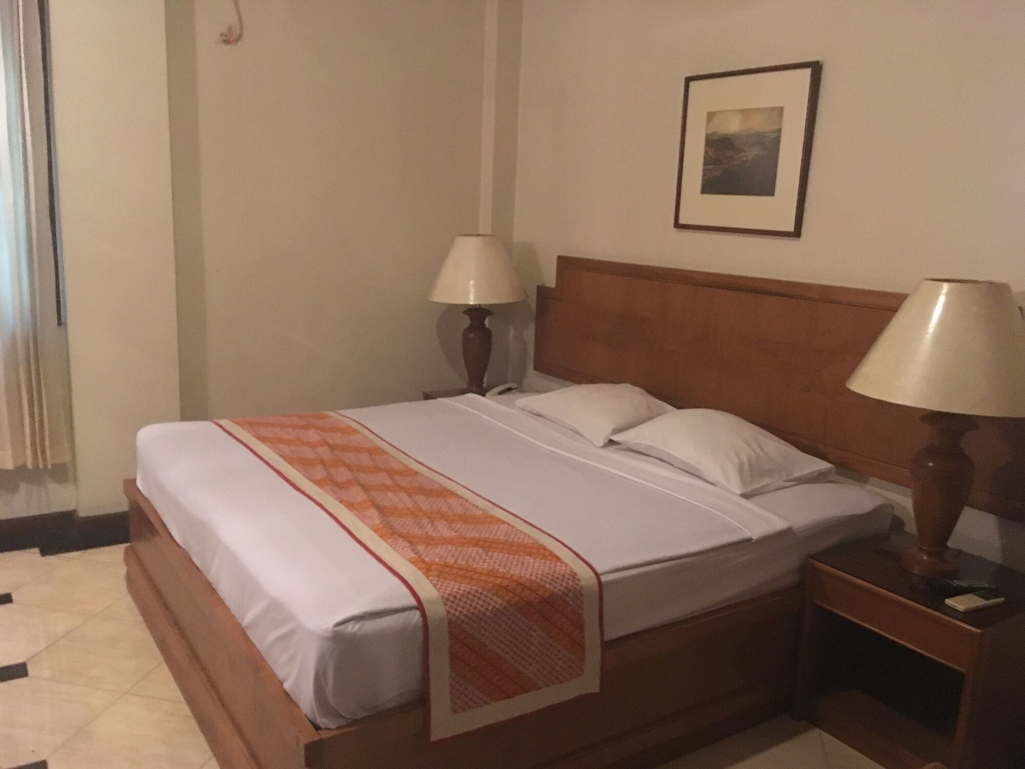 Hotel Utari Dago Bandung Buitenkant foto